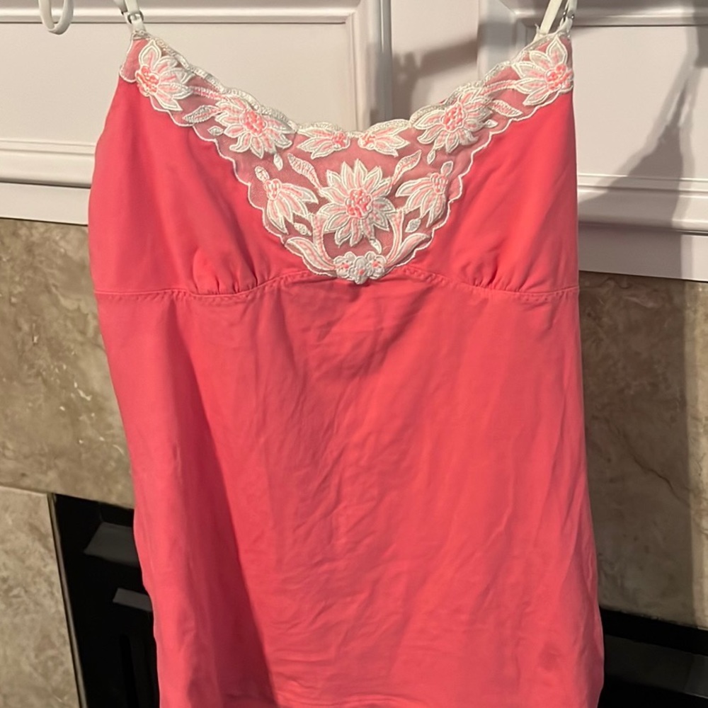 Floral eye catching pink American Eagle tank